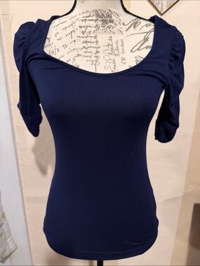 Women's Navy Scoop Neck Short Sleeve Top